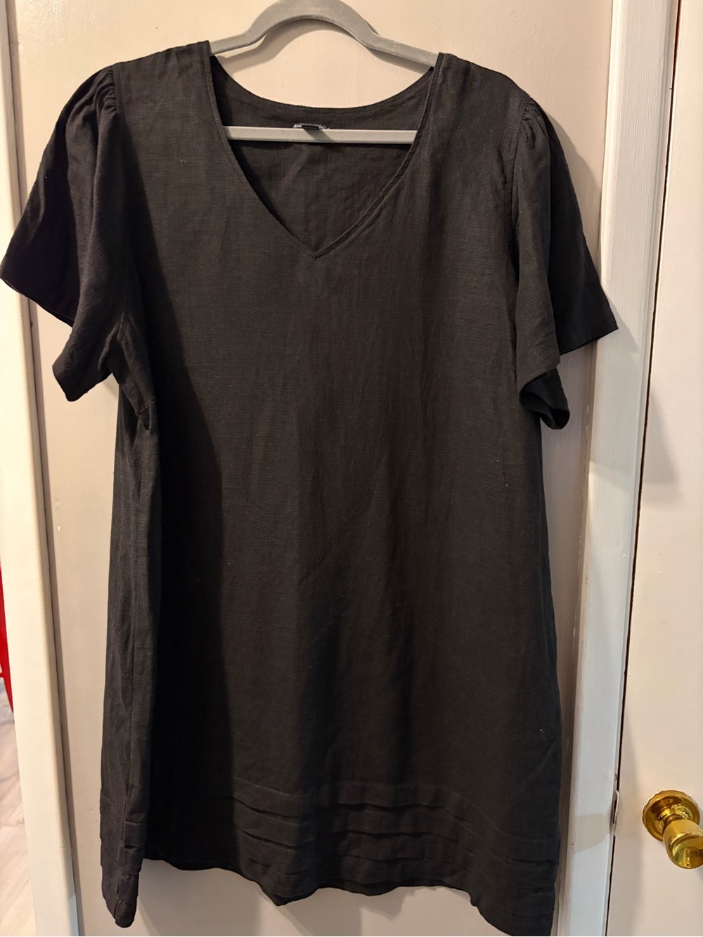 Women's Black V-Neck Short Sleeve Tunic dress